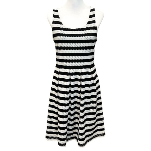 ELLE Black White Eyelet Fit & Flare Mini Dress Striped Sleeveless Stretchy 10 - Picture 1 of 14